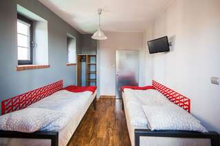 Хостелы Hostel Fabryka Влоцлавек Двухместный номер с 2 отдельными кроватями-4